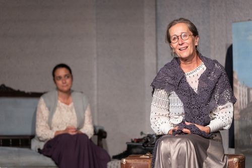 Kastély Kamaraszínház Hedry Mária: Árnyéksors Budapest